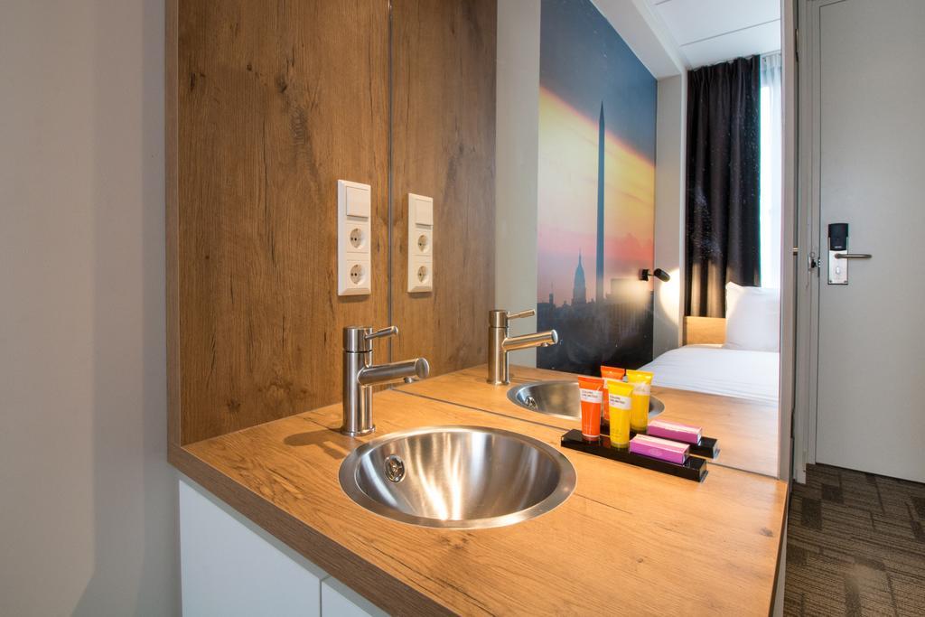 Petite Chambre Double (Parking Gratuit Inclus)