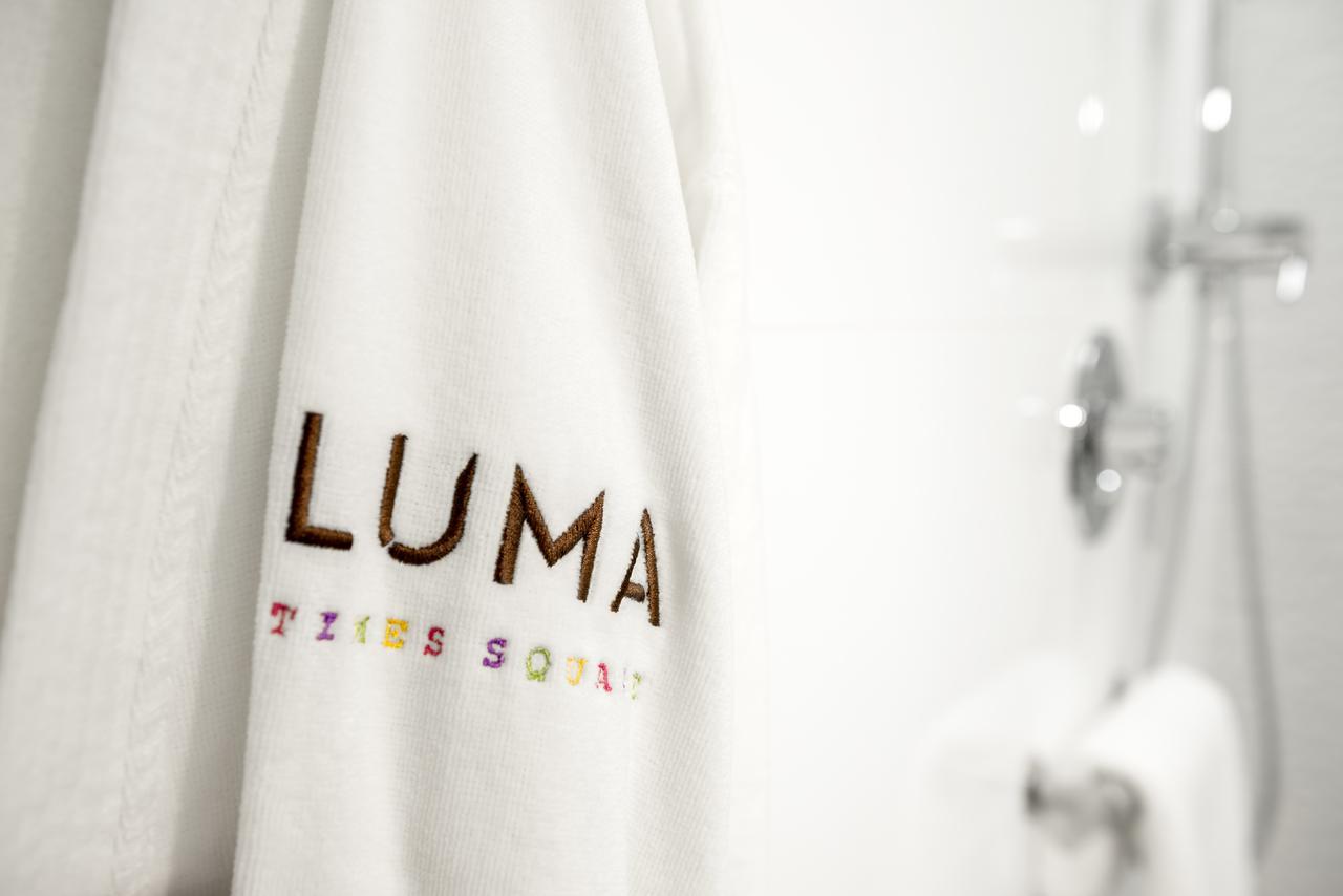 Suíte LUMA com Cama King-size e Sofá-Cama