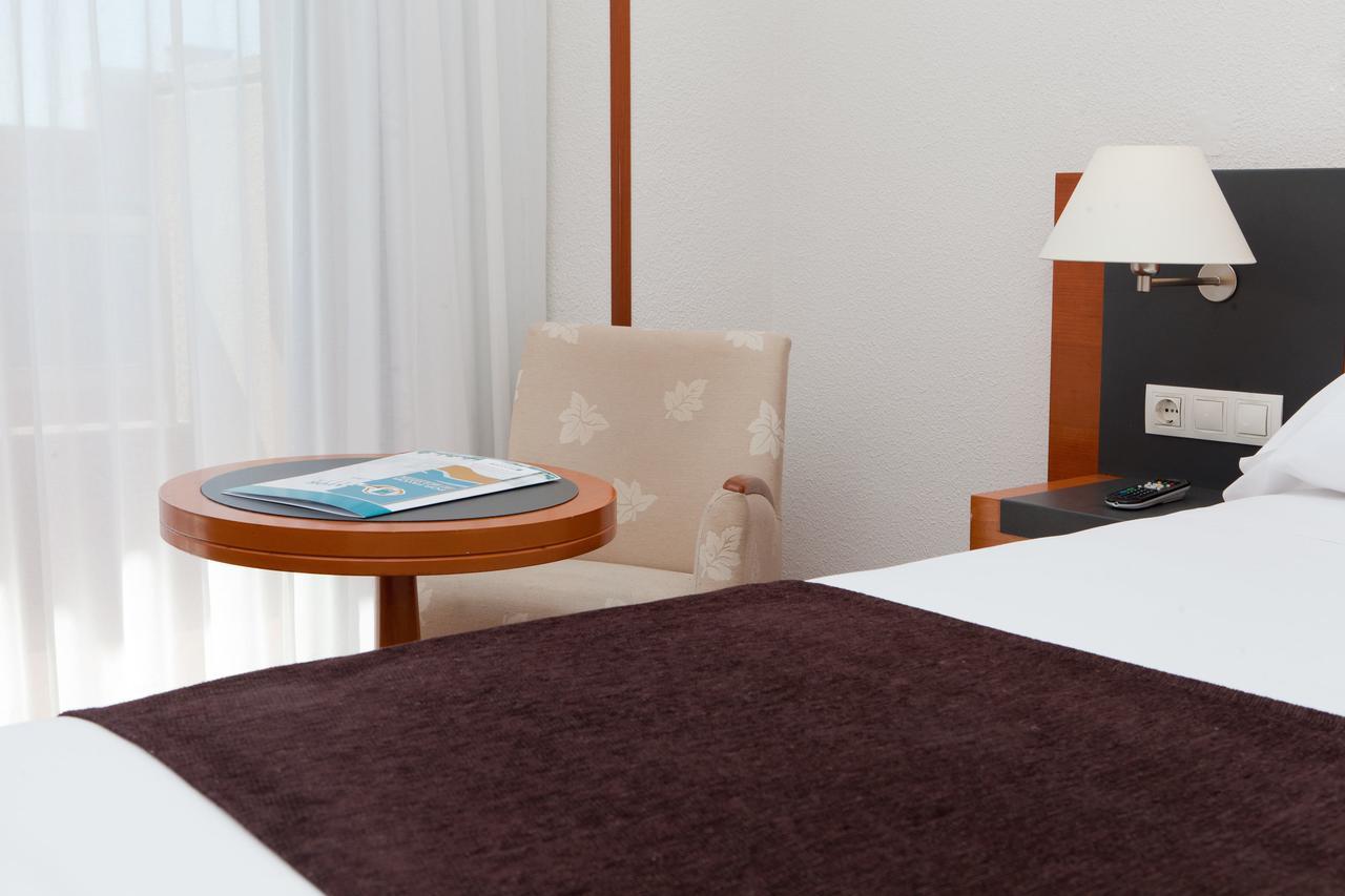 Doppelzimmer mit Kingsize-Bett