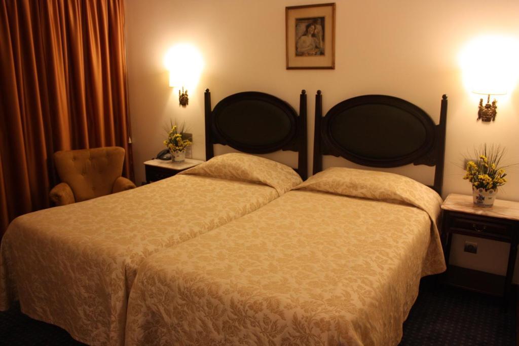 Quarto Econômico com Cama de Casal ou 2 de Solteiro