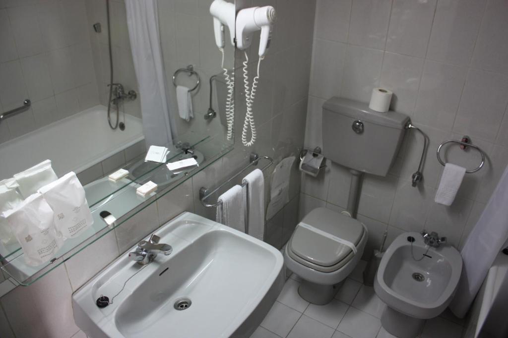 Quarto Superior com Cama de Casal ou 2 de Solteiro