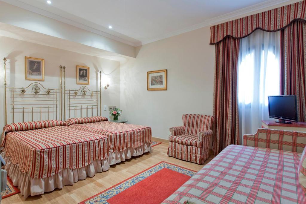 Quarto com Cama de Casal ou 2 de Solteiro e Cama Extra