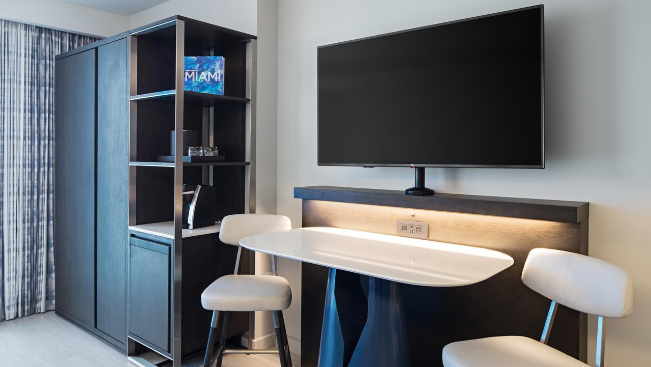 Quarto Queen com Duas Camas Queen-size e Varanda