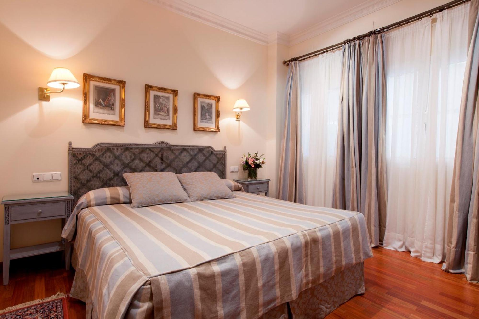 Quarto com Cama de Casal ou 2 de Solteiro