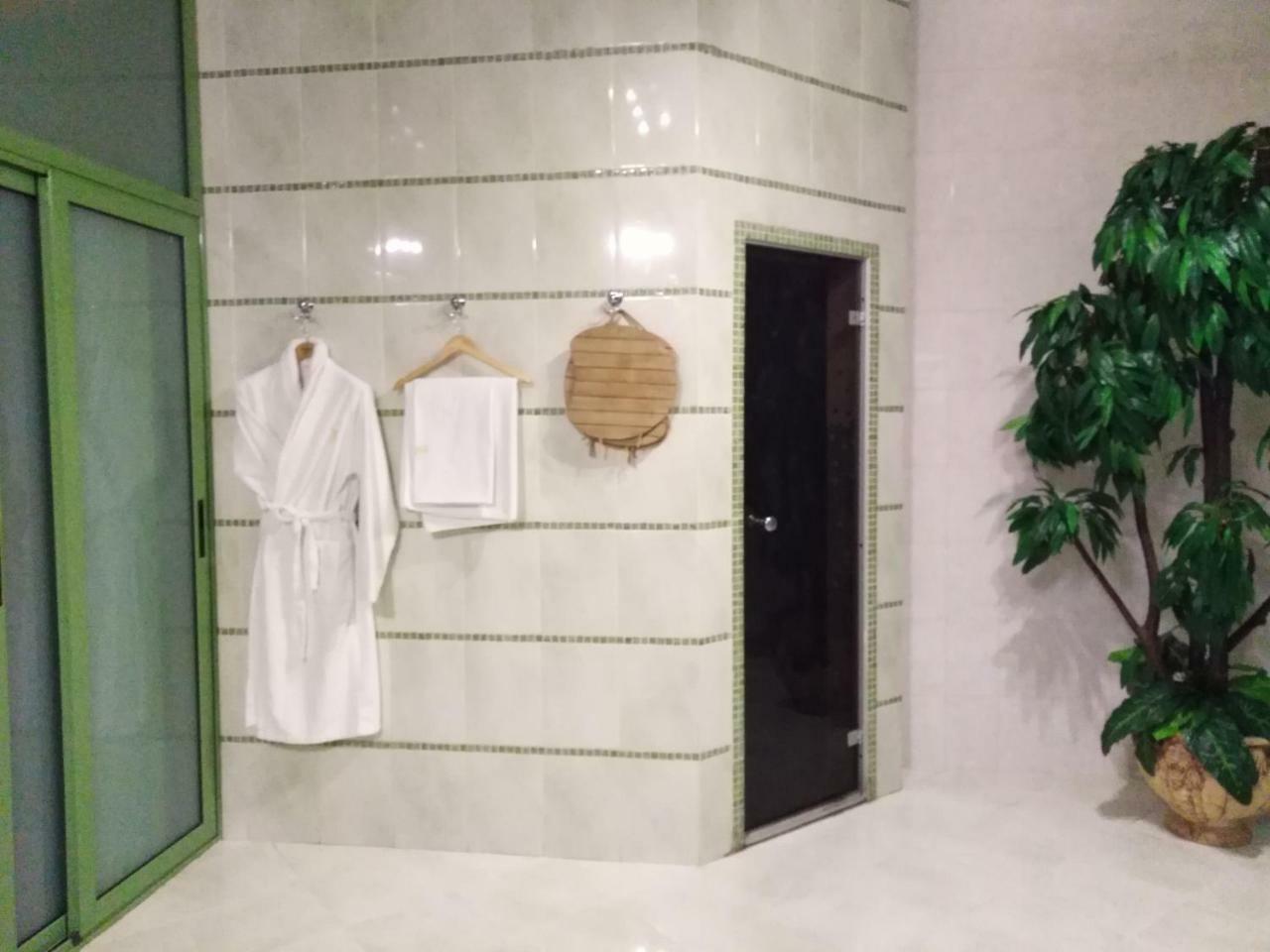 Suite with Sauna,799224651:JPEG