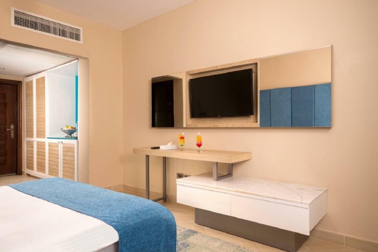 Superior Double Room with Garden and Promenade View