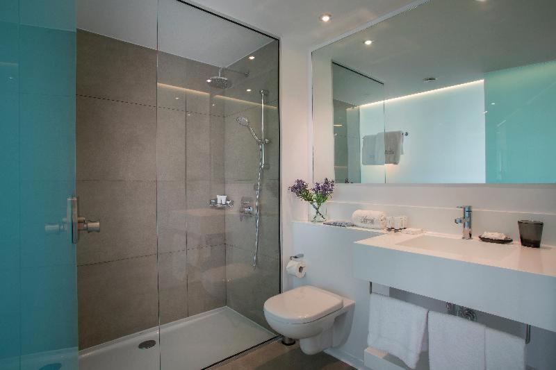 Deluxe One-Bedroom Suite