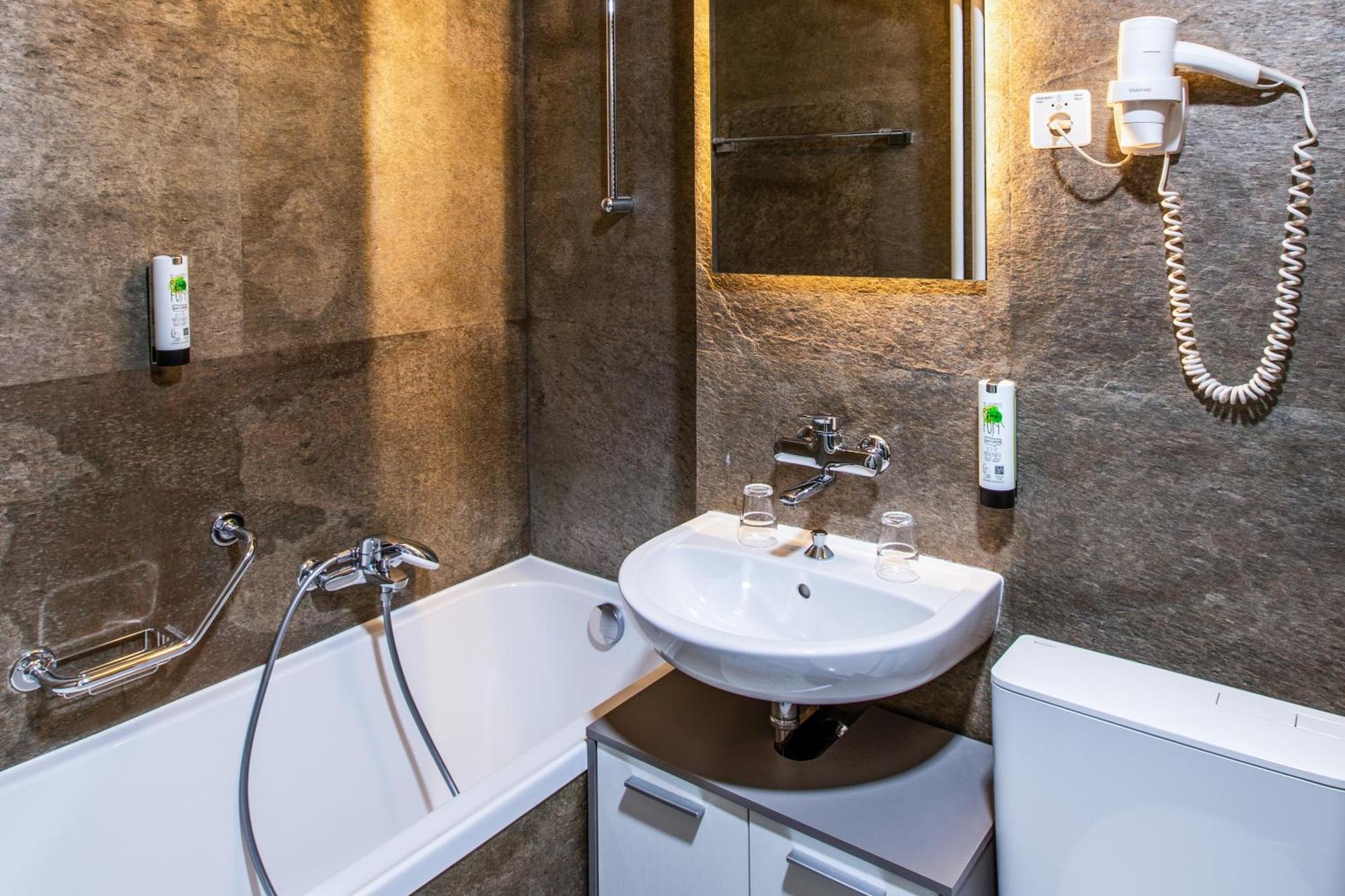 Tweepersoonskamer met 1 Tweepersoonsbed of 2 Aparte Bedden en een Kitchenette