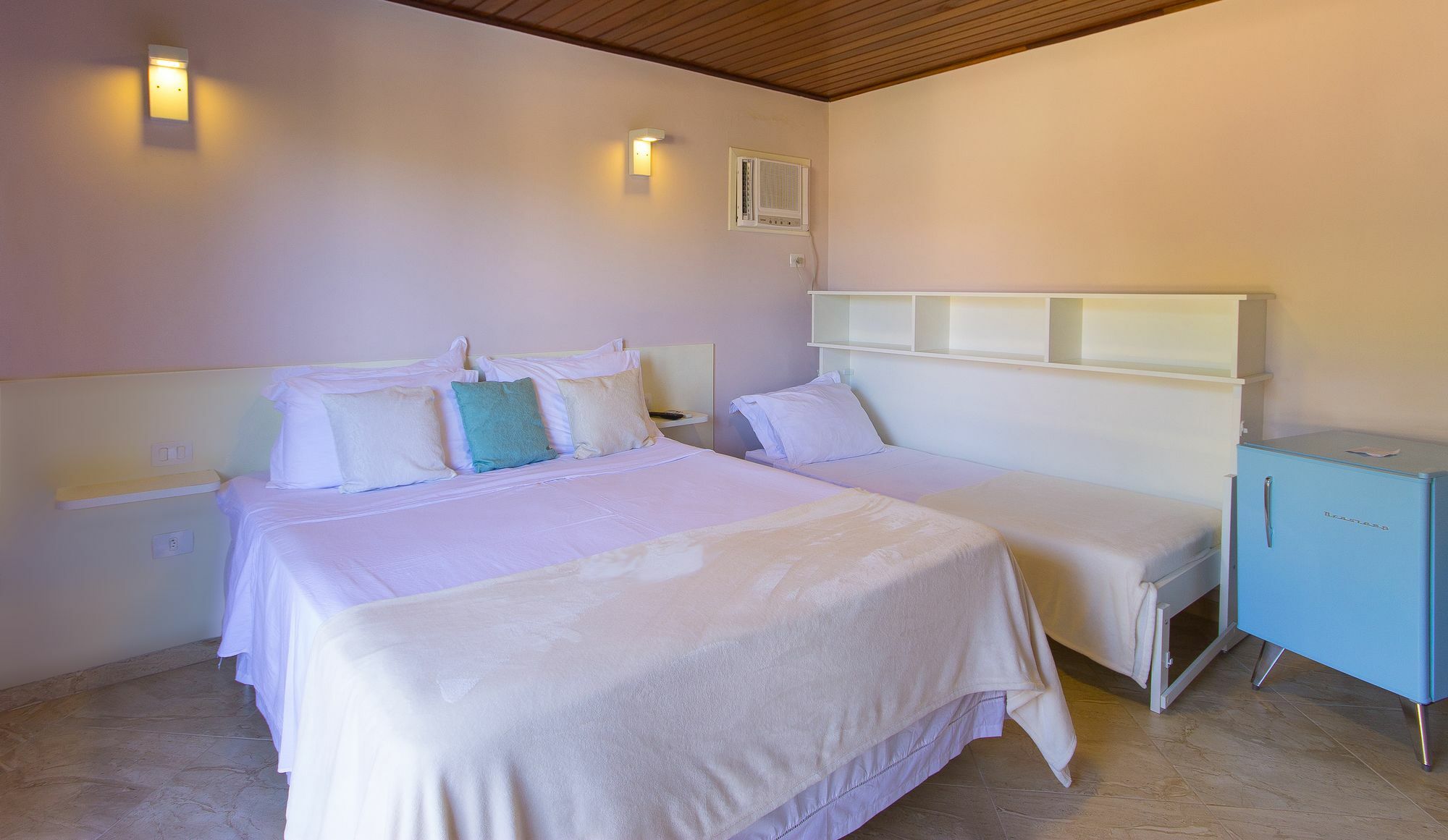 Quarto Triplo com Varanda