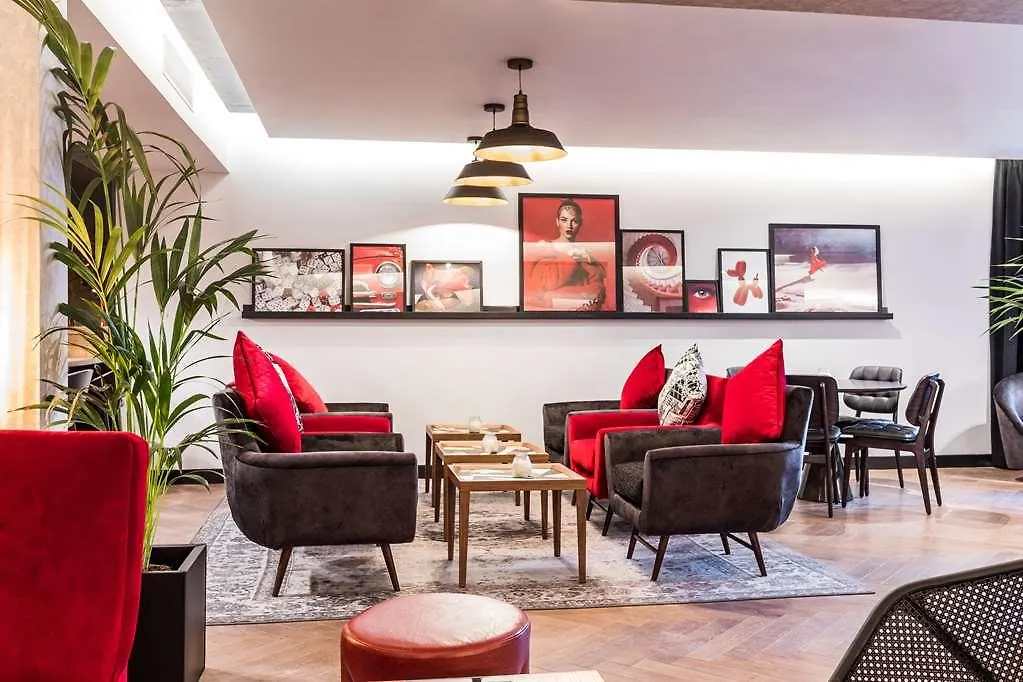 Radisson Red London Heathrow-1