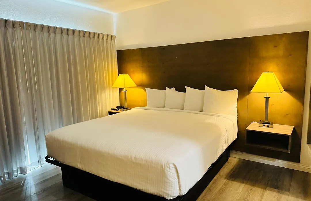 Ramada By Wyndham San Diego Airport-1