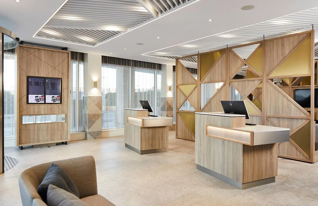 Courtyard By Marriott London City Airport-1
