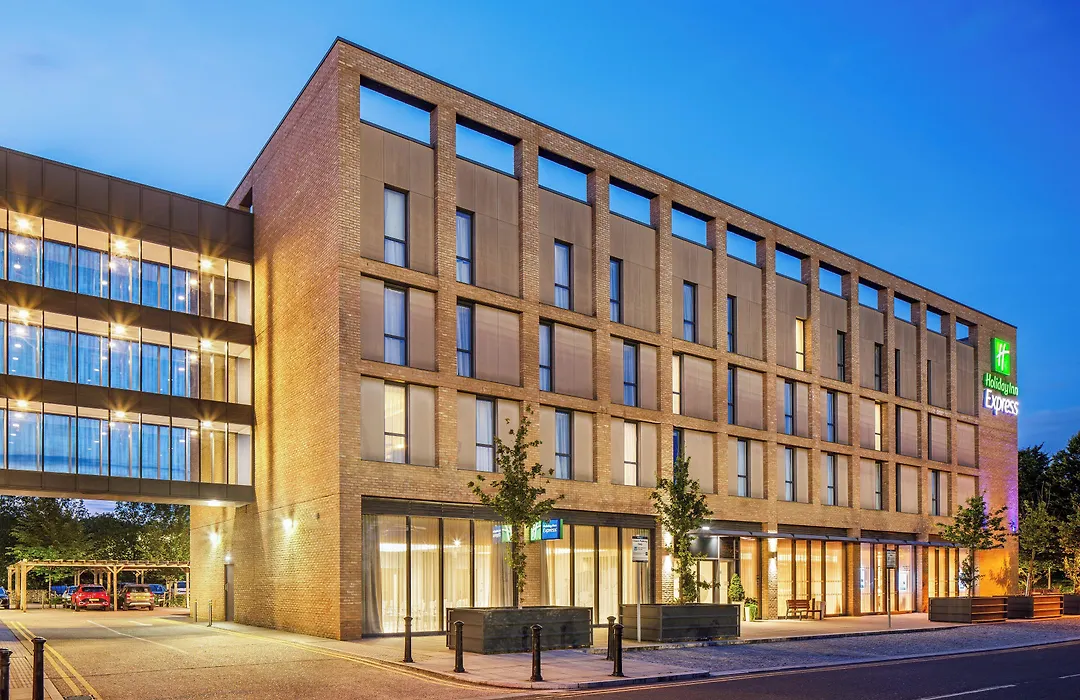 Holiday Inn Express London - Excel By Ihg-1