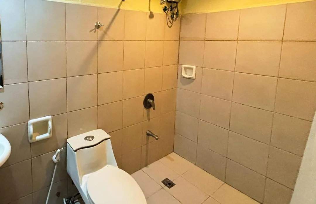 Comfy Inn Mabini Manila-1
