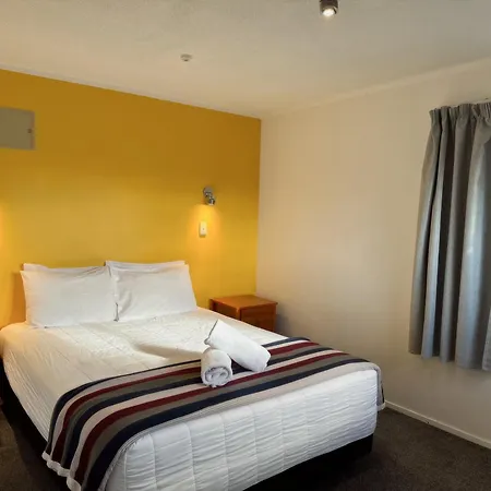 Oakwood Manor Motor Lodge-2