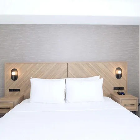 Sandman Hotel & Suites Regina-2
