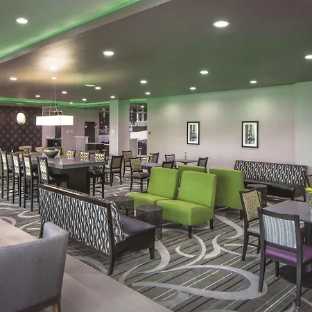 La Quinta By Wyndham College Station South-3