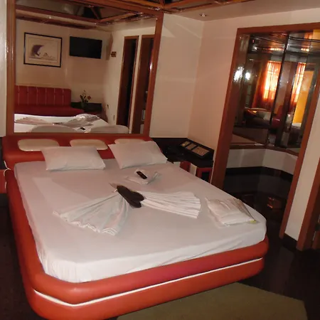 Hotel Show Adult Only-3