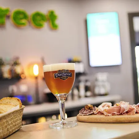 greet Hotel Rennes Pace-2