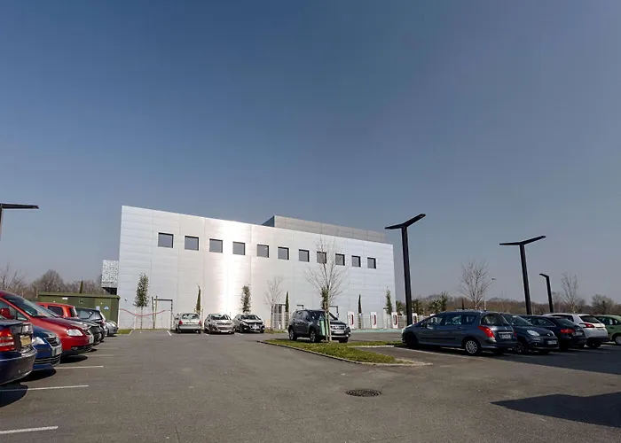 Kyriad Prestige Pau - Palais Des Sports