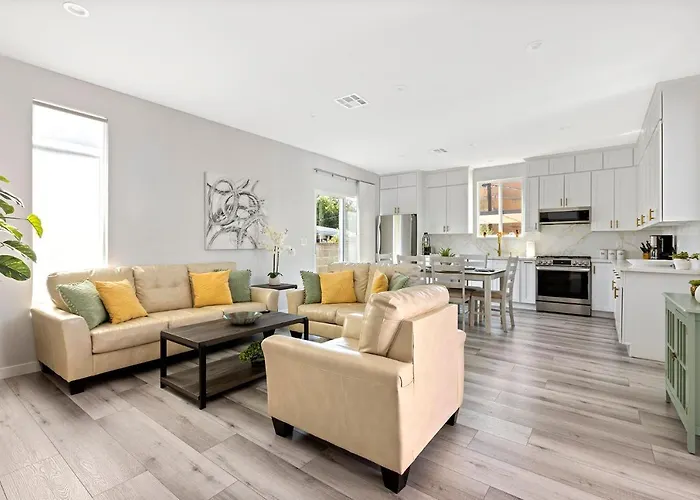 Adorable 3 Bedroom With Jacuzzi & More