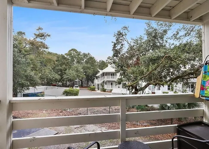 5 Stars Peaceful Condo - 7 Min Walk To The Beach