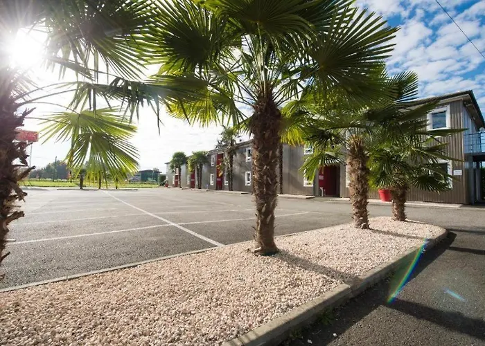 Brit Hotel Essentiel Pau Lescar