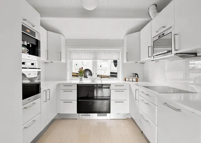 Hakoyvein 151 , Seaside Lounge,Cozy Two Separate Units ,1 Bedroom Or 2 Bedrooms Electric Vehicle Station, Tromso