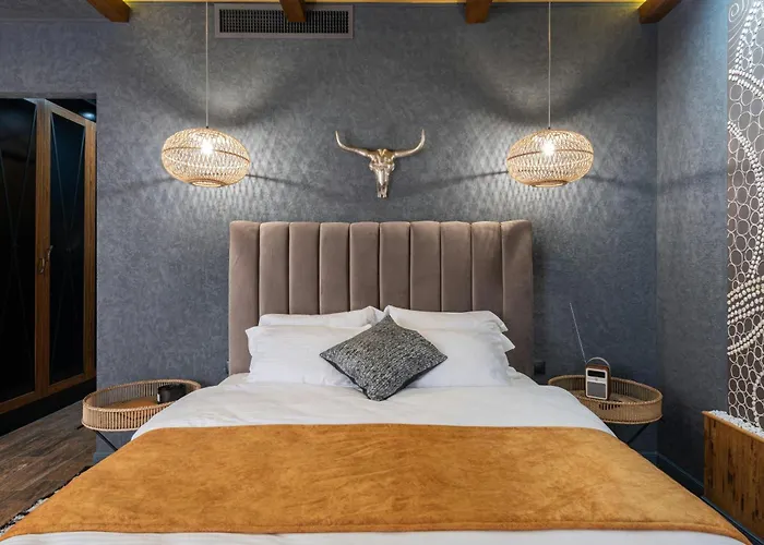 Hotel The Ambs Suites Near Igi Delhi Airport