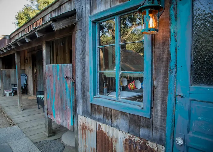 Historic Temecula Ranch Retreat - Sleeps 12 - 5 Acres Under Ancient Oaks