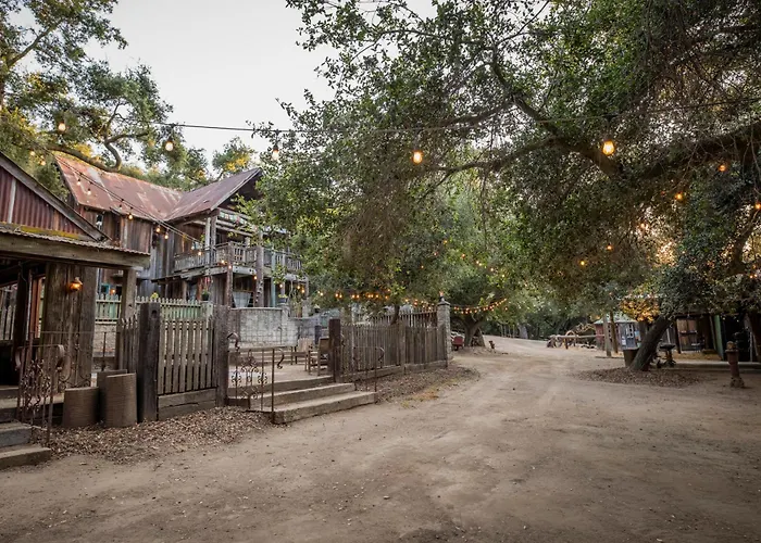 Historic Temecula Ranch Retreat - Sleeps 12 - 5 Acres Under Ancient Oaks