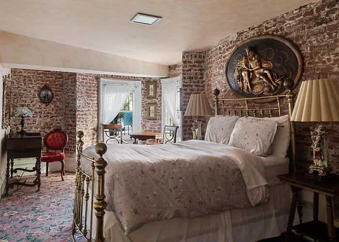 Chateau Tivoli Bed And Breakfast