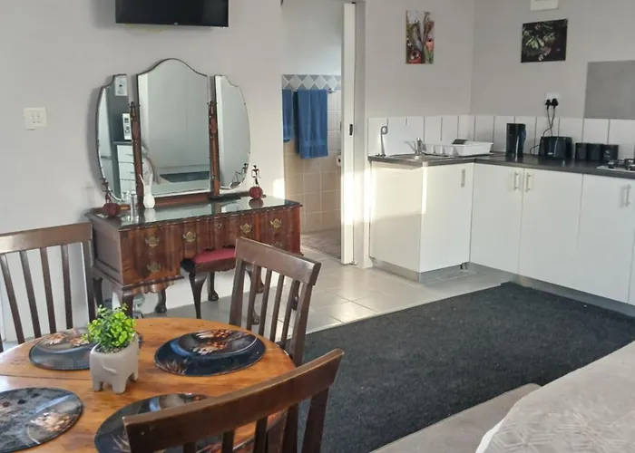 Cozy, Self-Catering Garden Flat