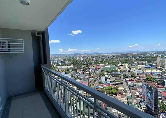 Family-Ready Skyline Retreat Near Bgc With Free Parking