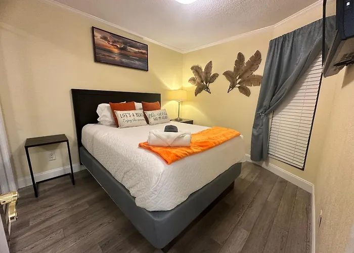 This Could Be Your View Every Night Of Your Stay!! Cozy, Comfy Remodeled Condo!