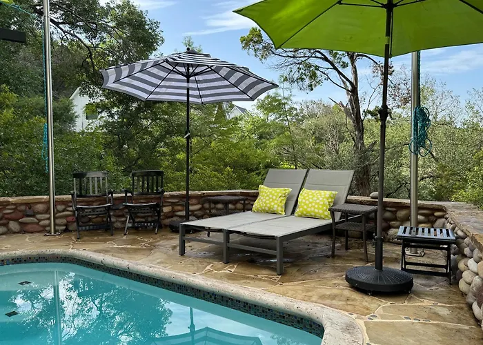 The Rivery Retreat, Choose From Luxury Guesthouse Cabin Or Poolside Suite In Lake Austin Hill Country