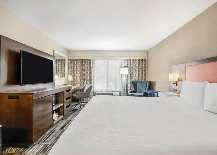 Hampton Inn & Suites Tulare
