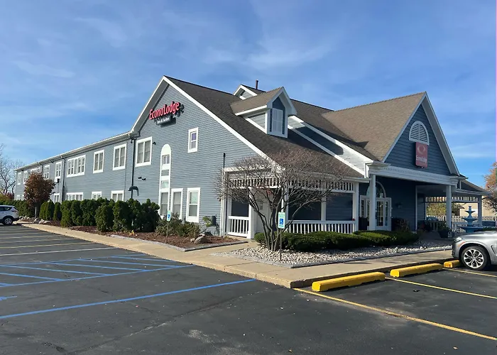 Econo Lodge & Suites Grand Rapids Airport