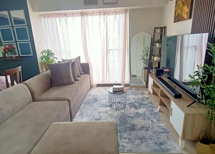 Family-Ready Skyline Retreat Near Bgc With Free Parking