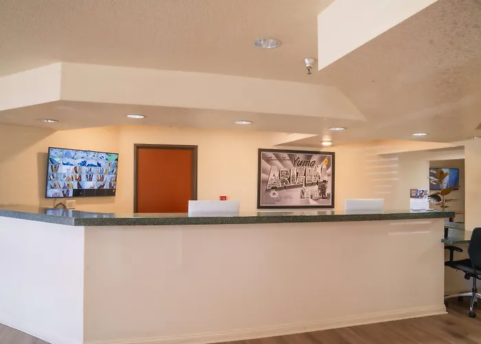 Super 8 By Wyndham Yuma Hotel