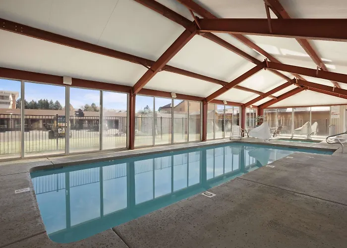 Super 8 By Wyndham Nau/Downtown Conference Center
