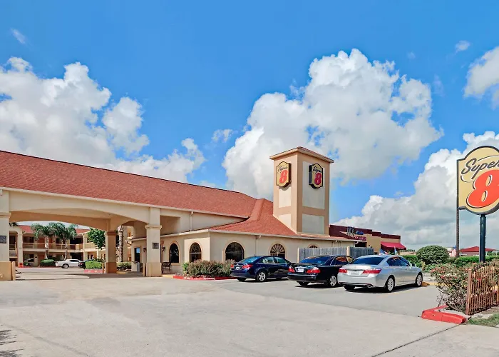 Super 8 By Wyndham Houston Hobby Airport South