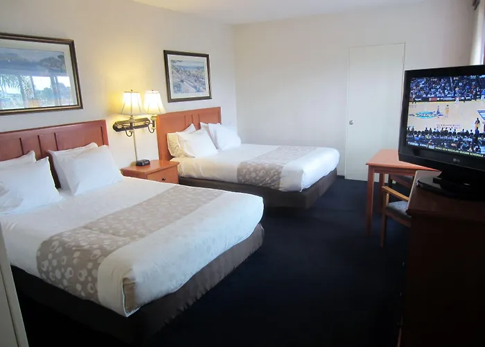 Newport Channel Inn