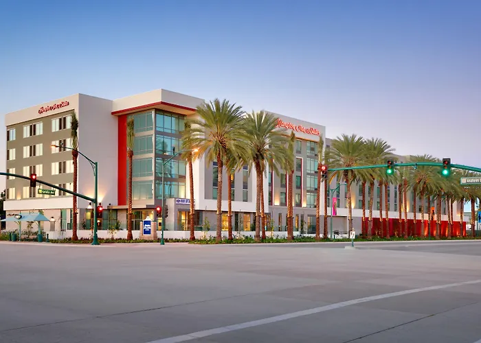 Hampton Inn & Suites Anaheim Resort Convention Center