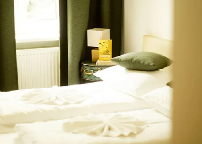 Hotel Bett Und Buch