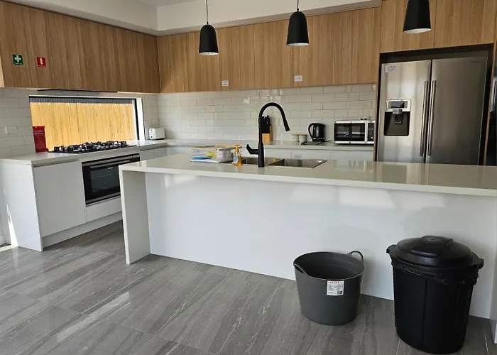 Maruve Guesthouse Plus- Modern Stay Near Melb Airport 12 Min