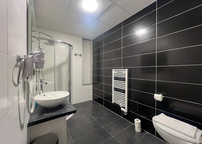 Square Hotel