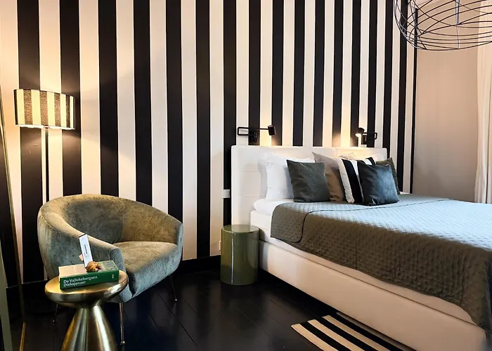 Villa V - Petit Hotel