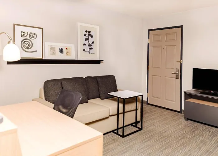 Country Inn & Suites By Radisson, Appleton Airport - Fox River Mall Area