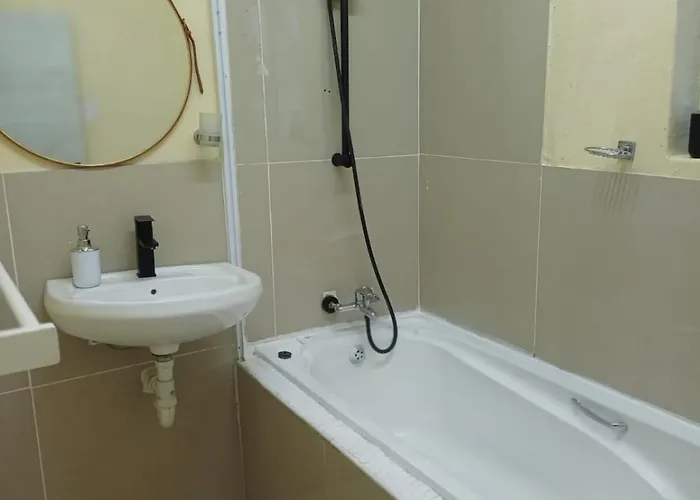 Naliya Guest House